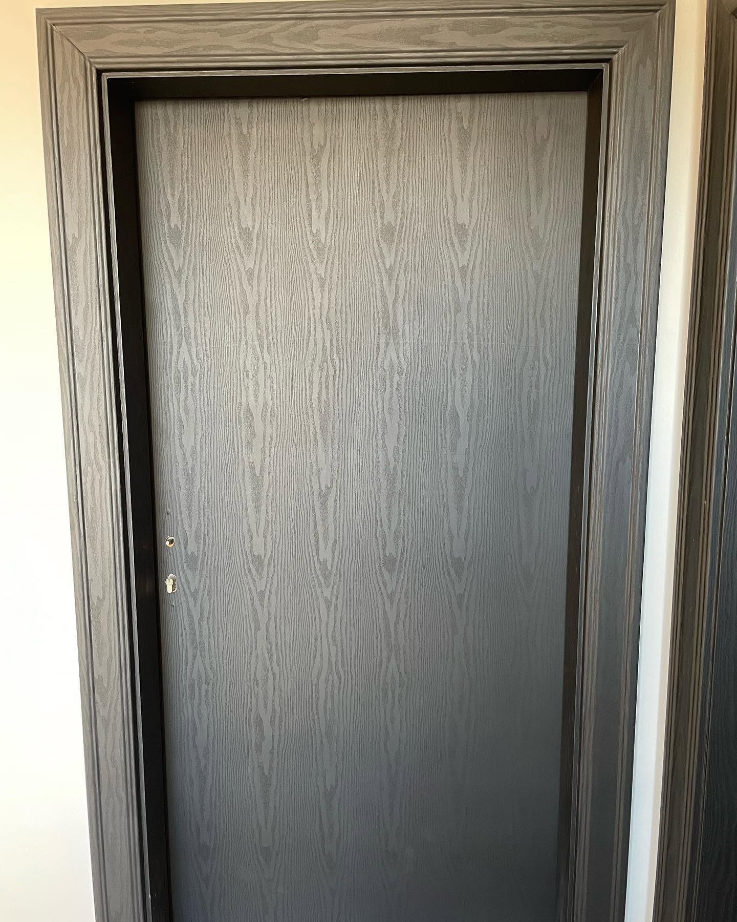 Renovované hotelové dveře
