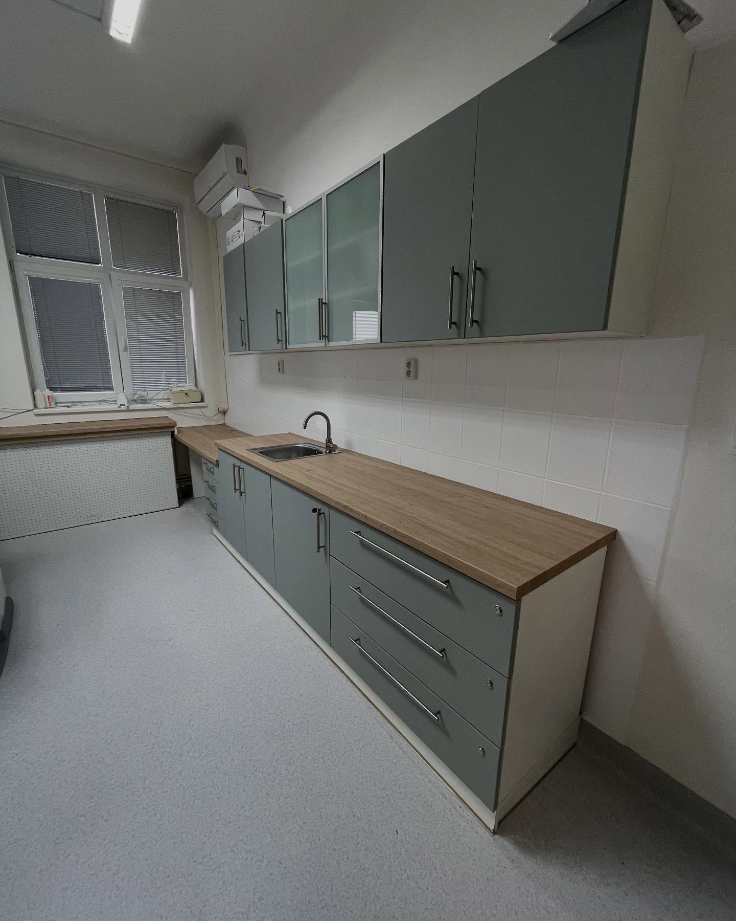 Renovace nábytku v provozovně